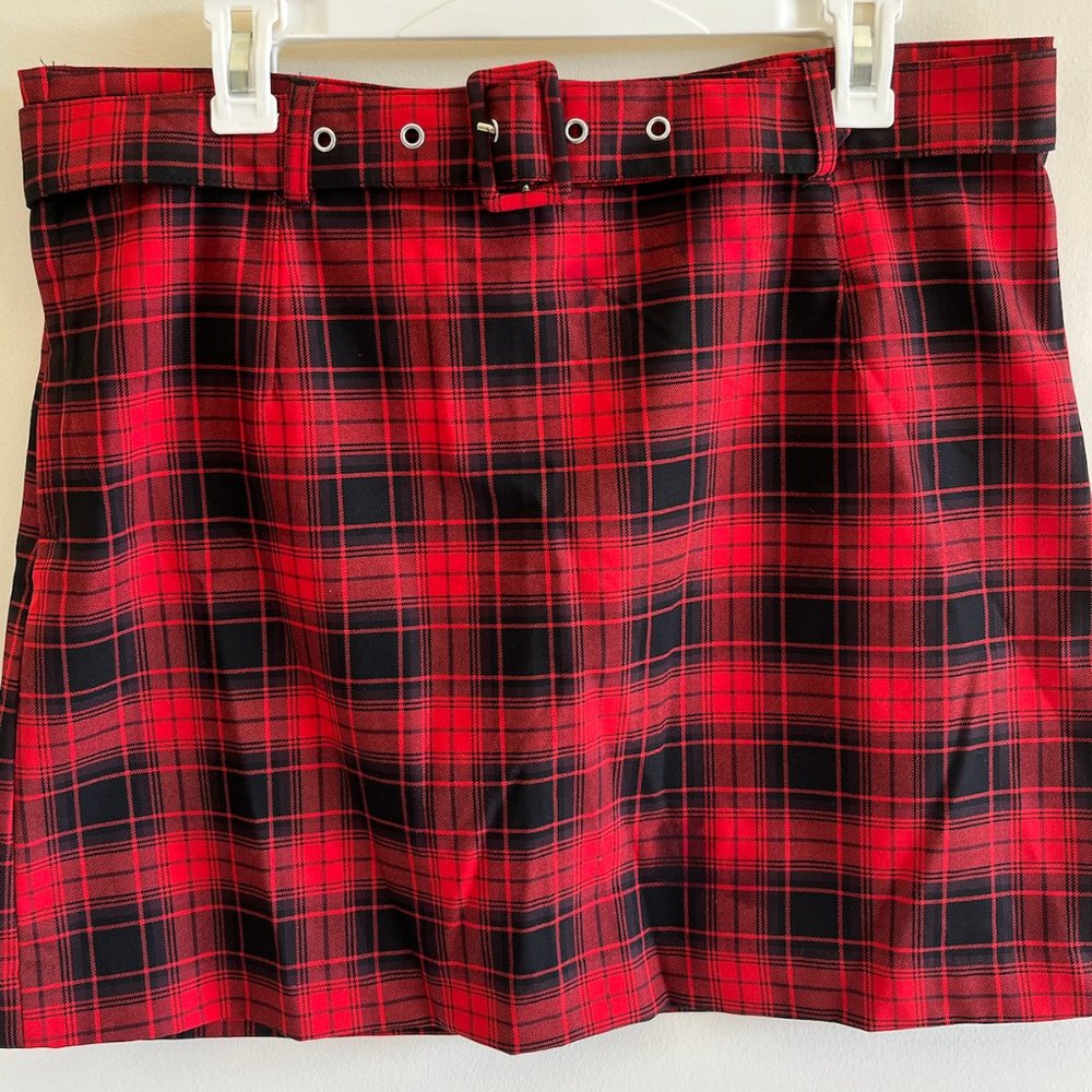H&M Red and Black Belted Mini-Skirt